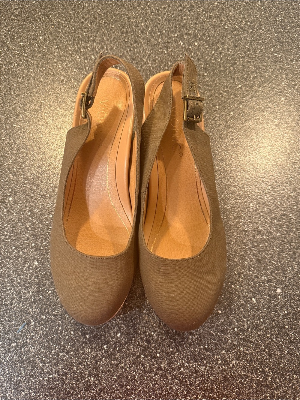 Women’s Vionic Olive Green Slingback Wedge Heels - size 9